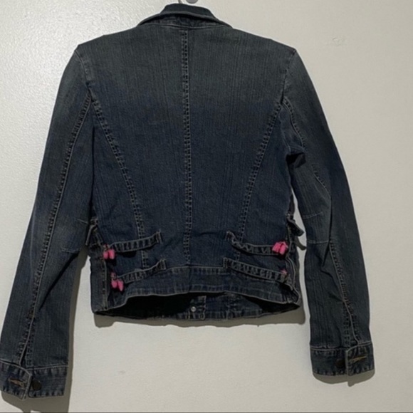 Express cropped denim jacket with pink accents and snap buttons - Picture 5 of 10